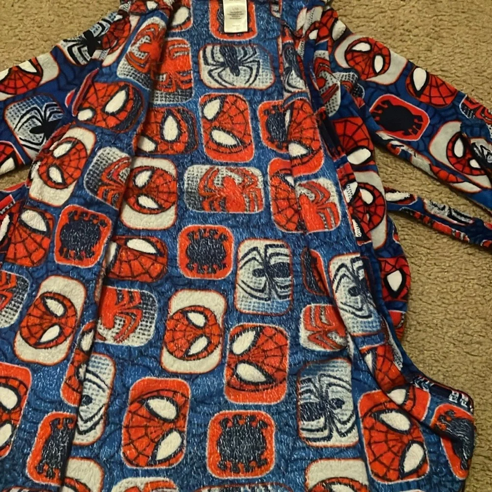 Boy’s Marvel SpiderMan robe - Picture 4 of 4